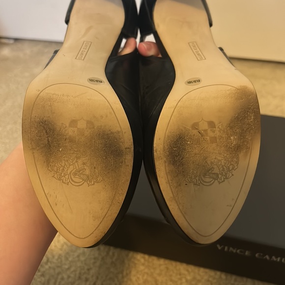 Black leather Vince Camuto peep toe pumps - Picture 6 of 7